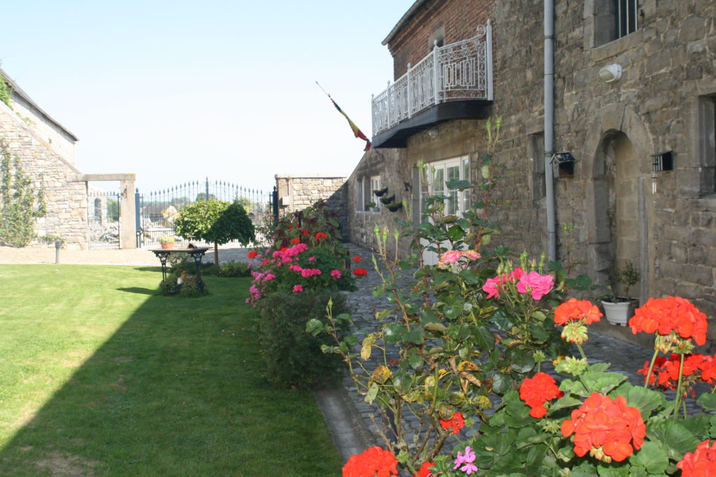 la cour en fleurs