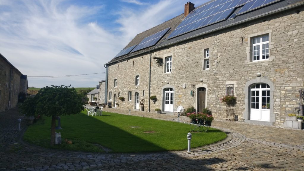 La cour gîtes ruraux mettet