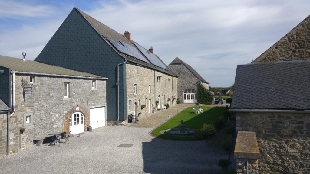 La cour gîtes ruraux mettet